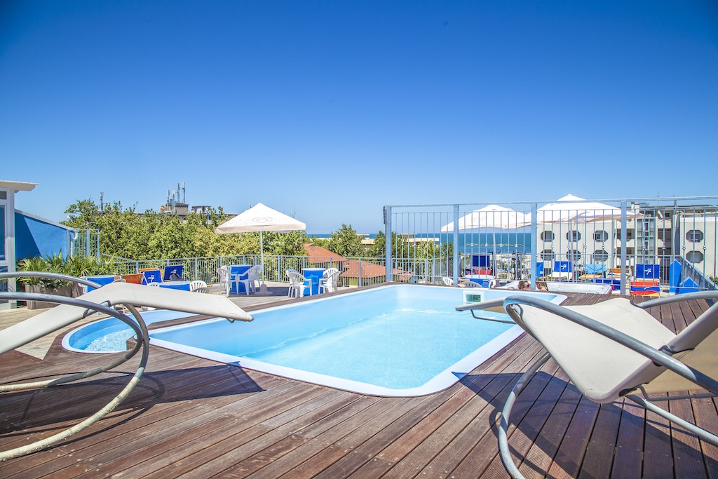 Family Hotel Leonardo a Cesenatico, rooftop con piscina