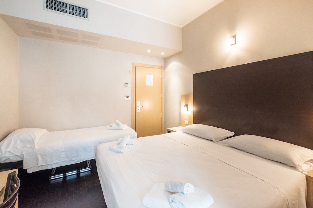 Hotel Aiglon Rimini, camera con letto bimbi