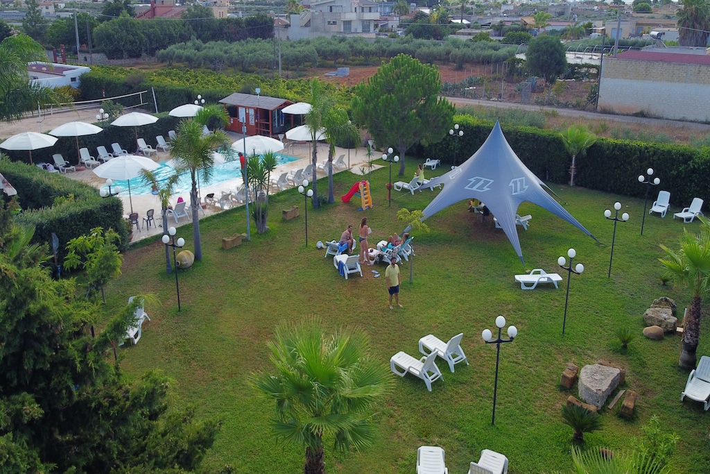 Lilybeo Village Camping & Residence Marsala, prato e piscina esterna