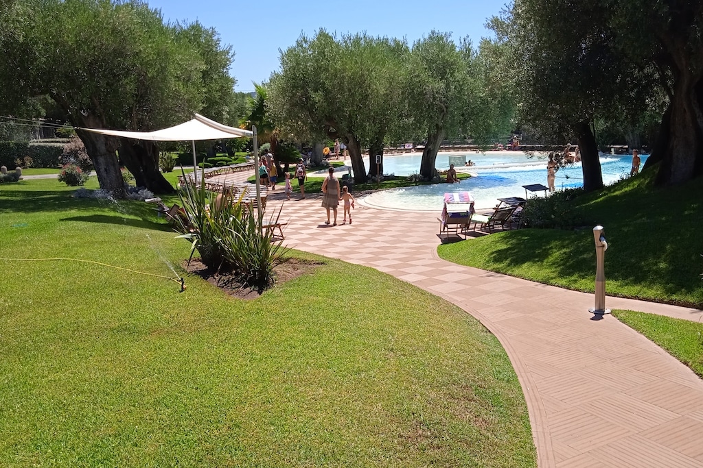 Villaggio e Resort Blue Marine a Marina di Camerota in Cilento, giardino con piscine
