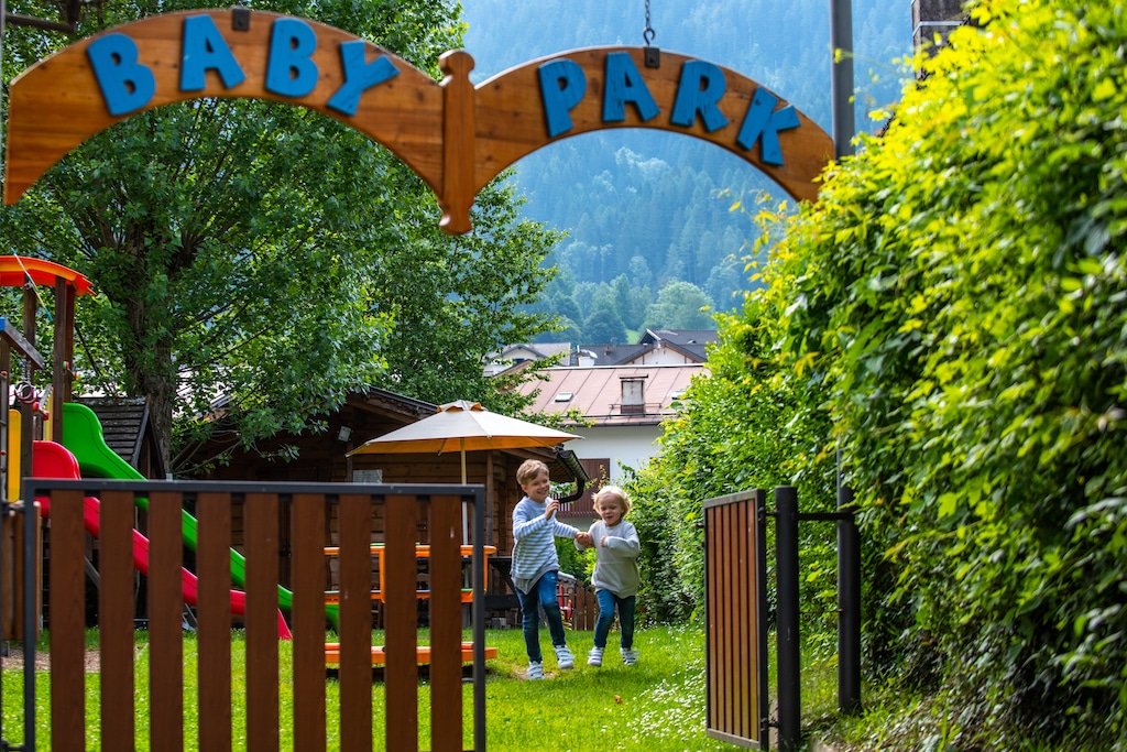 Brunet The Dolomites Resort hotel in Trentino a San Martino di Castrozza, baby park esterno
