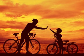 cicloturismo e mare, bici e spiaggia, tour di gruppo genitori single con bambini