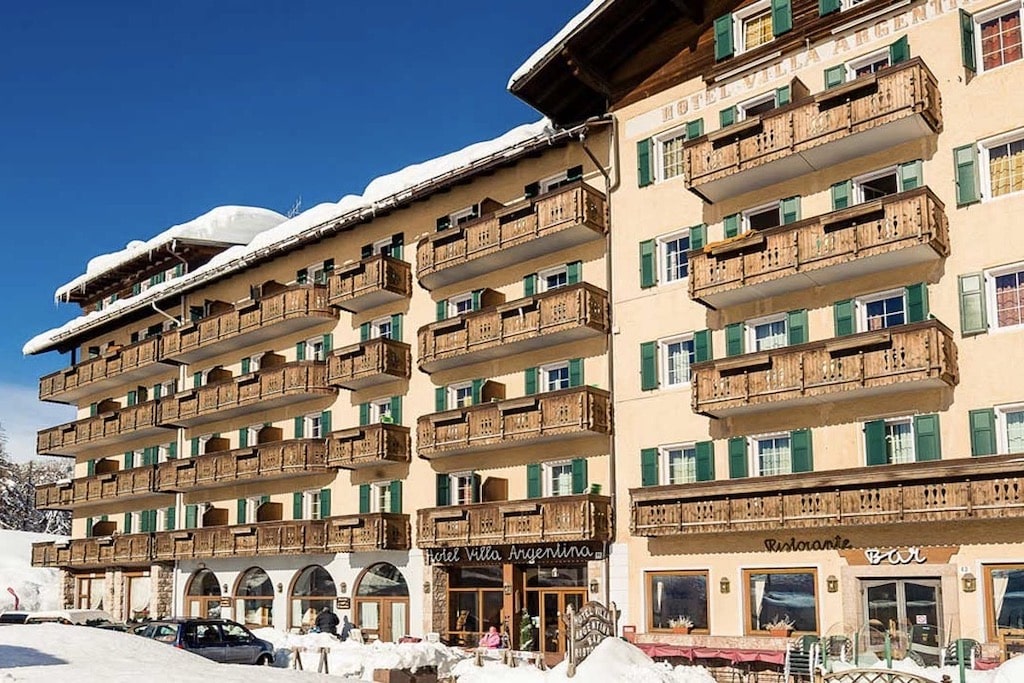 Hotel Villa Argentina a Cortina d'Ampezzo, esterno struttura inverno