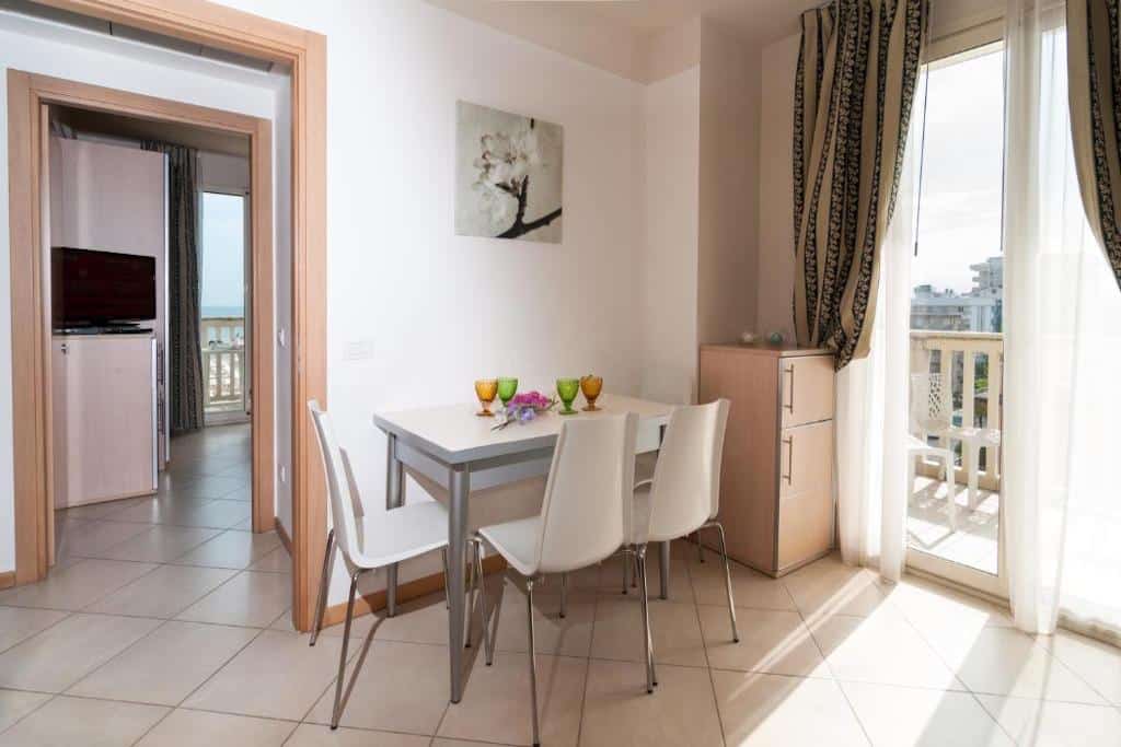 Rimini Residence, appartamenti sulla Riviera Romagnola, appartamento, salotto e terrazza