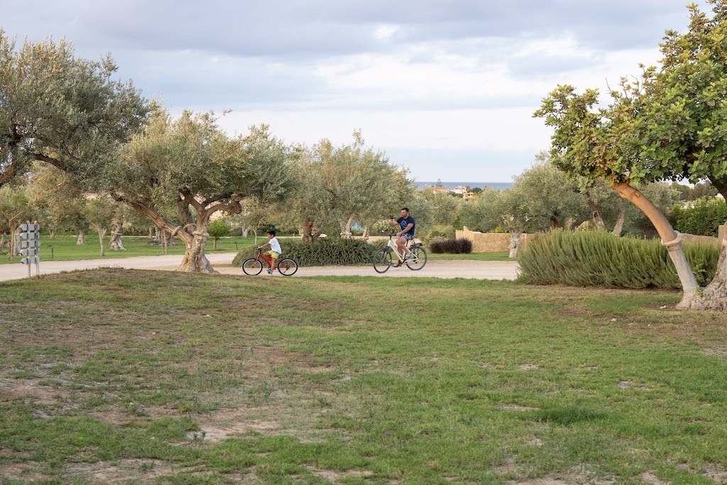 Aqua Green Resort a Noto in Sicilia, famiglia in bici