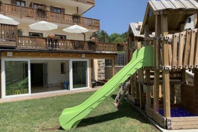 Hotel Seggiovia per bambini a Folgaria, parco giochi esterno