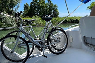Houseboat in Friuli Venezia Giulia, bici a bordo