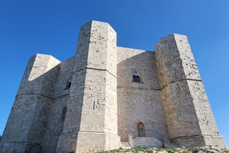 Scorcio di Castel del Monte in Puglia