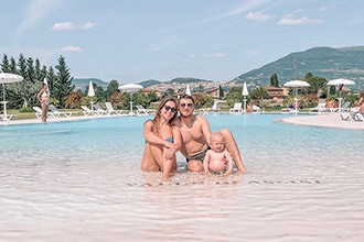 Piscina e laguna al Valle di Assisi Resort