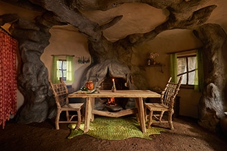 La casa di Shrek in Scozia, tavolo