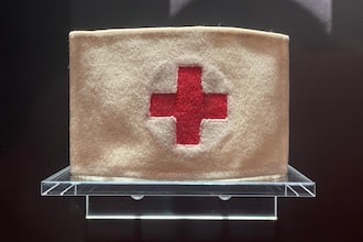 Internazionale della Croce Rossa - il primo polsino utilizzato con il logo