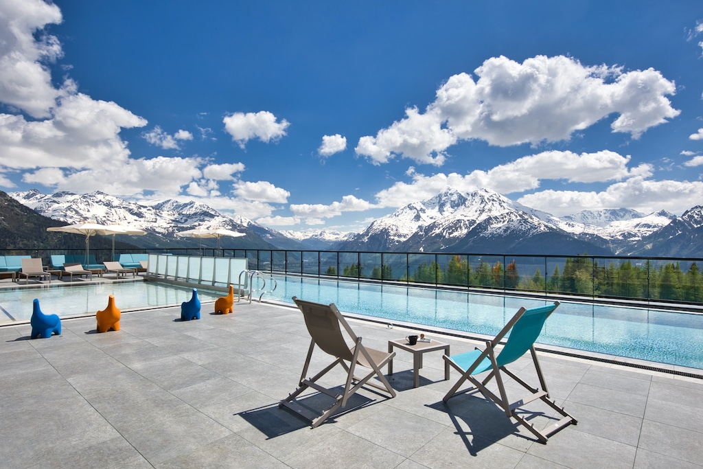 Club Med Le Rosière resort per bambini sulle Alpi francesi, piscine esterne