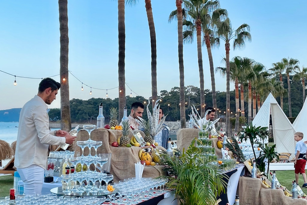 Club Med Palmiye resort per bambini in Turchia, buffet esterno