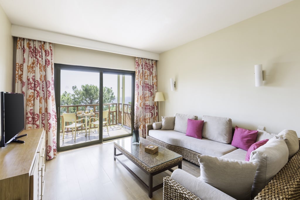 Club Med Palmiye resort per bambini in Turchia, soggiorno con terrazza