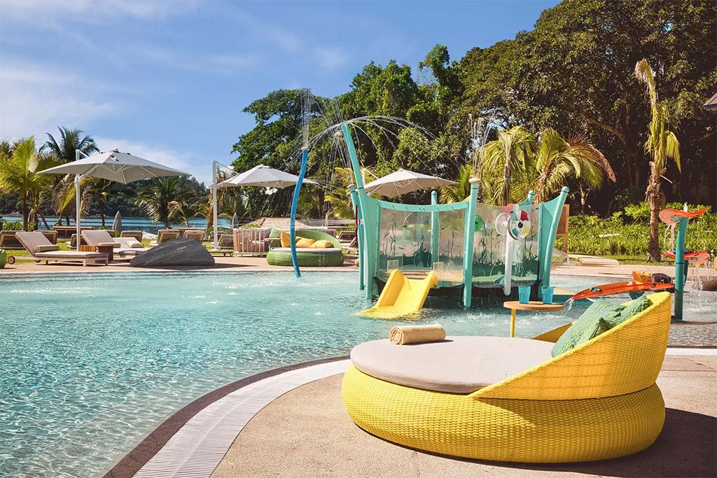Club Med Seychelles villaggio per bambini, giochi in piscina e relax