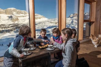 Skiarea Campiglio Dolomiti, merenda in rifugio