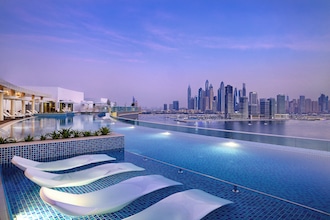 Dubai_NH_Collection_Dubai_The_Palm_Pool View_Evening