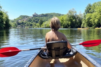 In canoa sul fiume Dordogna 