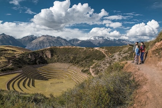 Peru_Turisti-en-el-Valle-de-Mora_Credits-Leonel-Ortiz