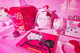 Mostra Art of Play a Roma, Hello Kitty gadget