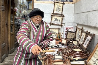 Uzbekistan_artigiano_calligrafo_phGrottoM