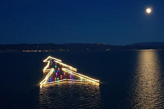 Castiglione del Lago a Natale, albero galleggiante