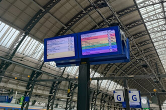 Schermo informativo stazione dei treni, Olanda in treno