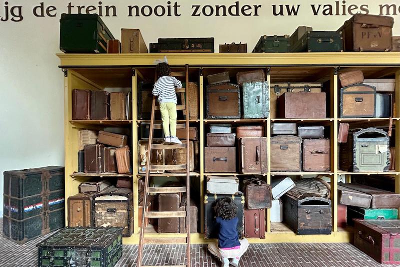 Utrecht_MuseoFerroviario_valigie2_phGrottoM