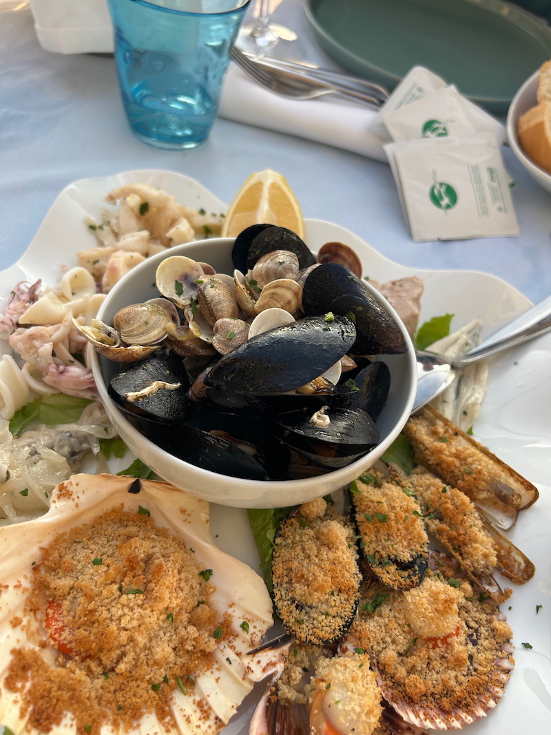 Piatti di pesce a Grado