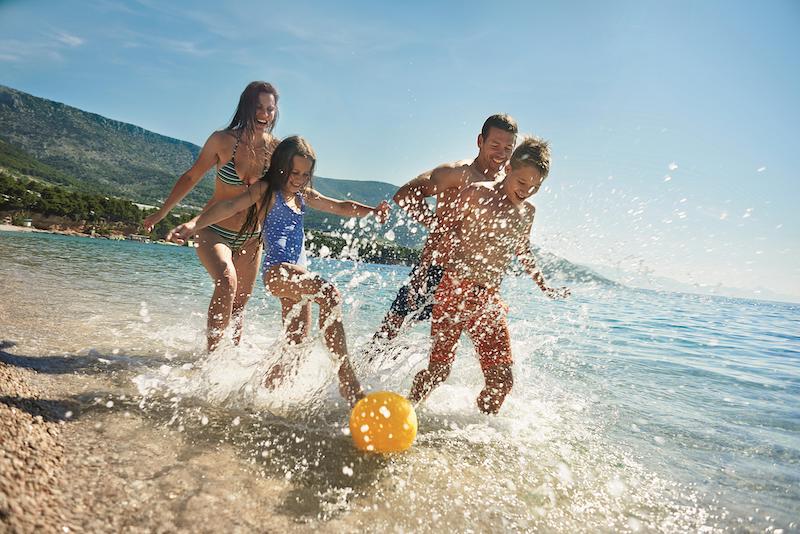 famiglia al mare in Croazia