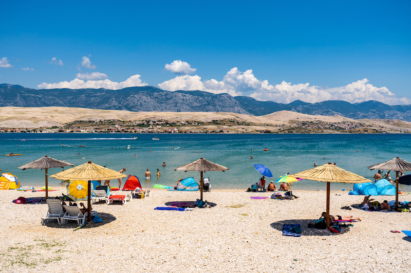 spiaggia attrezzata Isola di Pag