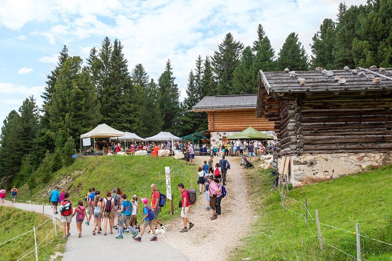 La festa degli alpeggi e delle baite di Obereggen