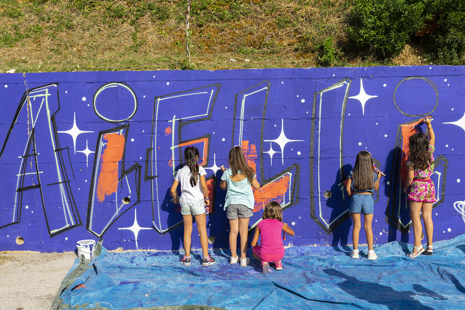 Murales fatti dai bambini ad Aielli durante Borgo Universo