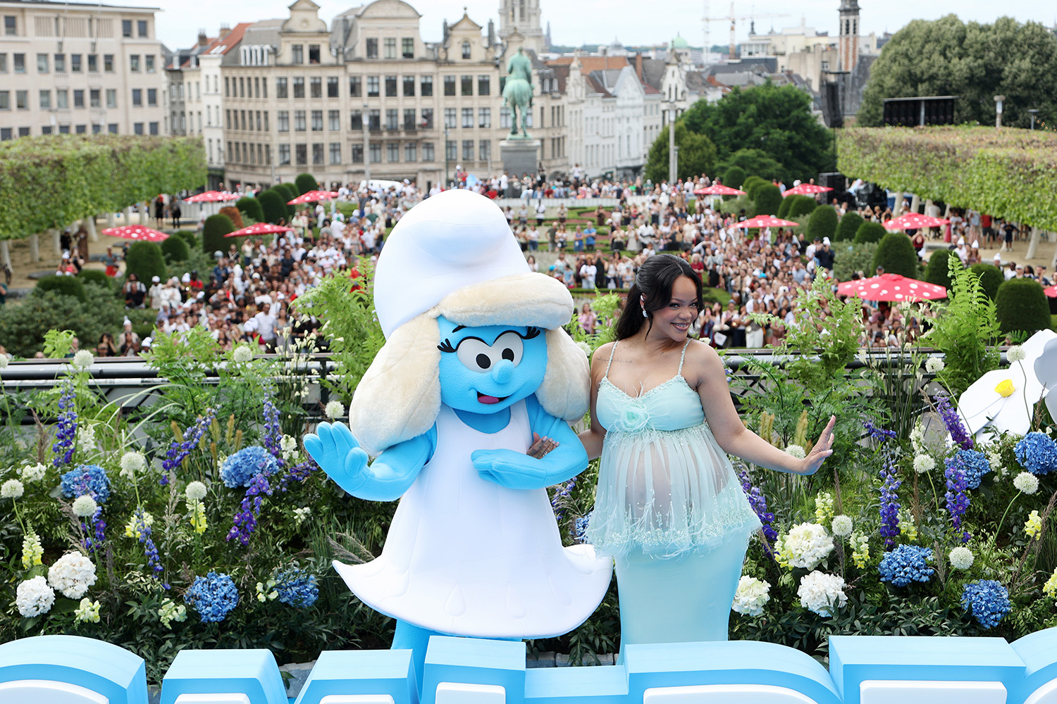 Rihanna e Puffetta alla prima del film 2025 dei Puffi a Bruxelles